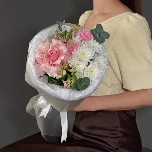 Букет из розы с альстромерией и гвоздикой 